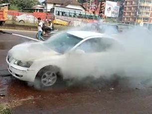 Mangaluru: Hyundai car with three students catches fire at Nanthoor; locals avert major mishap