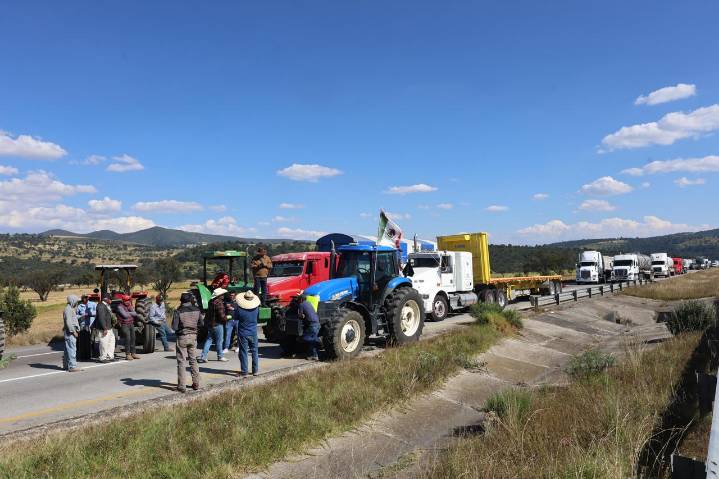 Pérdidas diarias por bloqueos carreteros en Puebla pueden ascender a 8 millones de dólares: Sedetra