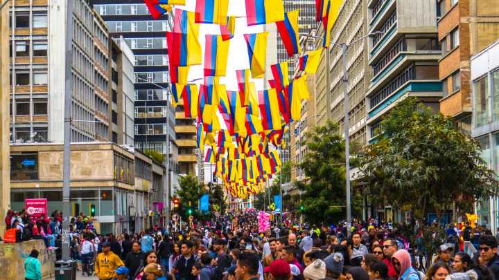 Desempleo en Colombia bajó a 8,2 por ciento en octubre, una reducción de 0,9 por ciento sobre el mismo mes del 2024 cuando fue 9,1 por ciento