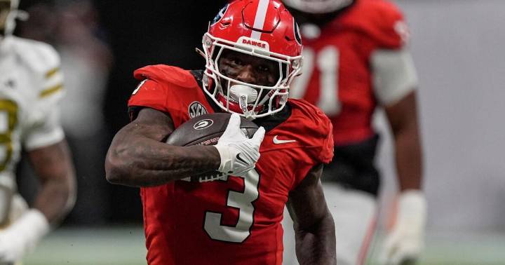 No. 4 Georgia holds off No. 23 Georgia Tech