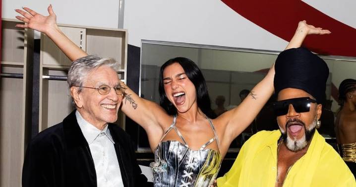Dua Lipa canta y baila con Caetano Veloso y Carlinhos Brown en el escenario en su show en Brasil