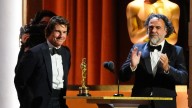 González Iñárritu entrega Oscar honorario a Tom Cruise y asegura que “es mexicano” (Video)