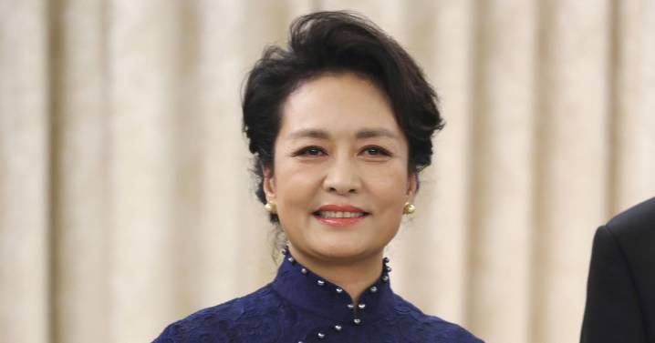 Peng Liyuan, la estrella de la televisión y cantante del ejército que se convirtió en la primera dama china