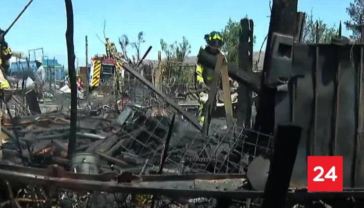 Declaran Alerta Roja en Tiltil por incendio forestal: al menos tres casas afectadas