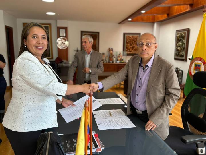 El alcalde Nicolás Toro Muñoz posesionó a Daniana Maritza de la Cruz como nueva secretaria de Salud de Pasto