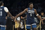 Deadspin | Wolves grab big lead, fend off Wizards' comeback bid