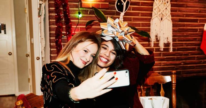 Holiday Gift Ideas: 20 Experience Gifts for Friends, Family & Coworkers