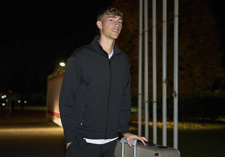 Huijsen abandona la concentración de la selección y regresa a Madrid