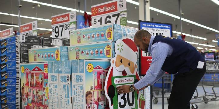 The Best Time to Do Your Holiday Shopping at Amazon and Walmart