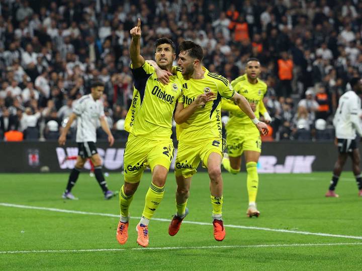 Edson Álvarez y Fenerbahce remontan en el Derbi de Estambul