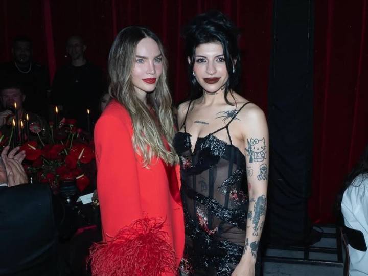 Belinda lanza mensaje contra ataques en redes al recibir premio Mujer del Año