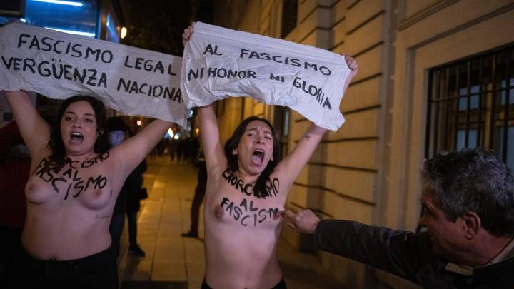 Detenido el hombre que tocó los pechos a las activistas de Femen cuando protestaban por una misa por Franco