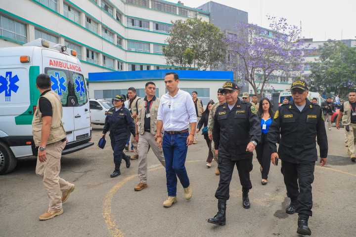 José Jerí realiza visita sorpresa al hospital de la PNP para supervisar atención a pacientes
