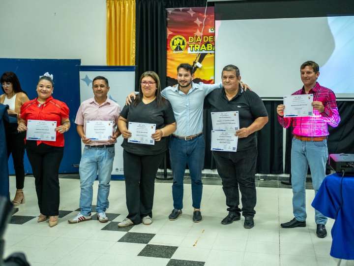 La Subsecretaría de Empleo entregó certificados de finalización de cursos y talleres de oficios