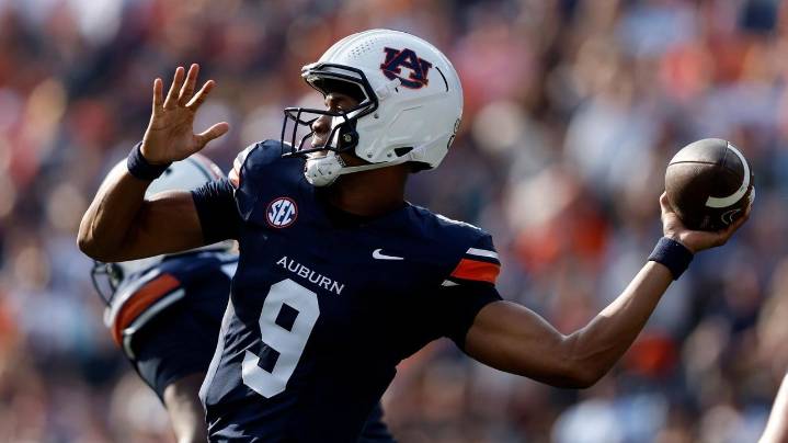Deuce Knight accounts for 6 TDs in his first career start as Auburn rolls Mercer 62