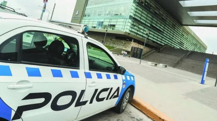 Horror en Neuquén: una mujer denunció que un vecino le convidó un fernet con droga y la violó