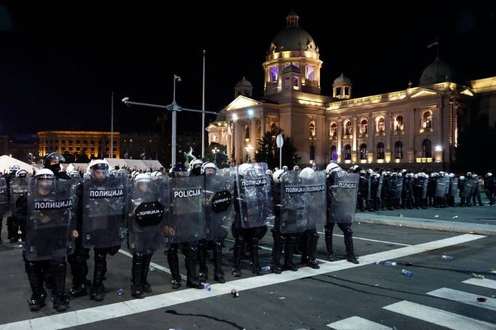 Riot police separate opponents, loyalists of Serbia’s president as tensions soar amid protests