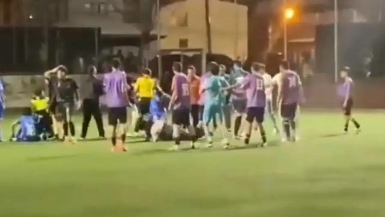 Joven árbitro, golpeado en partido juvenil en Manizales; padre de jugador causó tremenda gresca