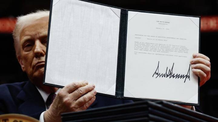 Trump firma ley que pone fin al histórico cierre de gobierno de 43 días