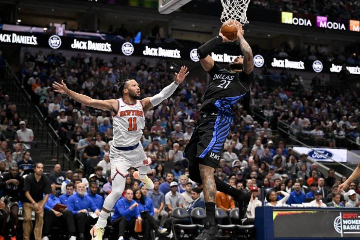 Deadspin | Offensive-foul call seals' Knicks victory over Mavericks