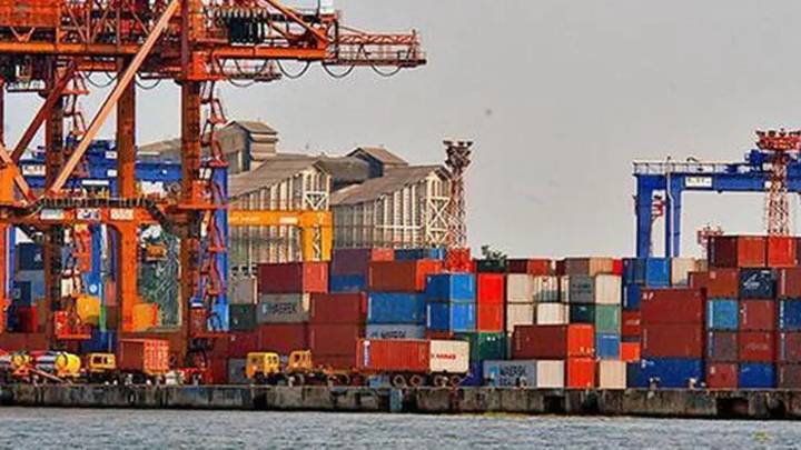 India’s trade deficit hits record $41.68 billion in October as exports fall and gold imports surge