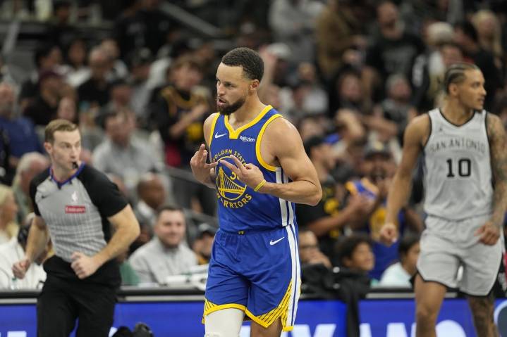 Deadspin | NBA roundup: Stephen Curry scores 49 as Warriors edge Spurs