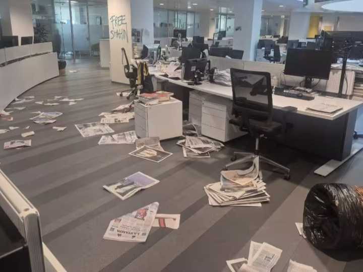 Activistas pro Palestina asaltaron y destrozaron la redacción de un diario en Italia