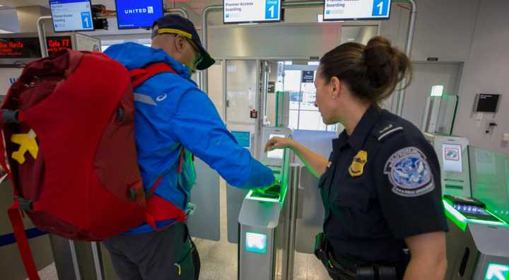 Más allá de tus documentos: el NIVEL de IDENTIFICACIÓN que EE. UU. quiere imponer a MIGRANTES