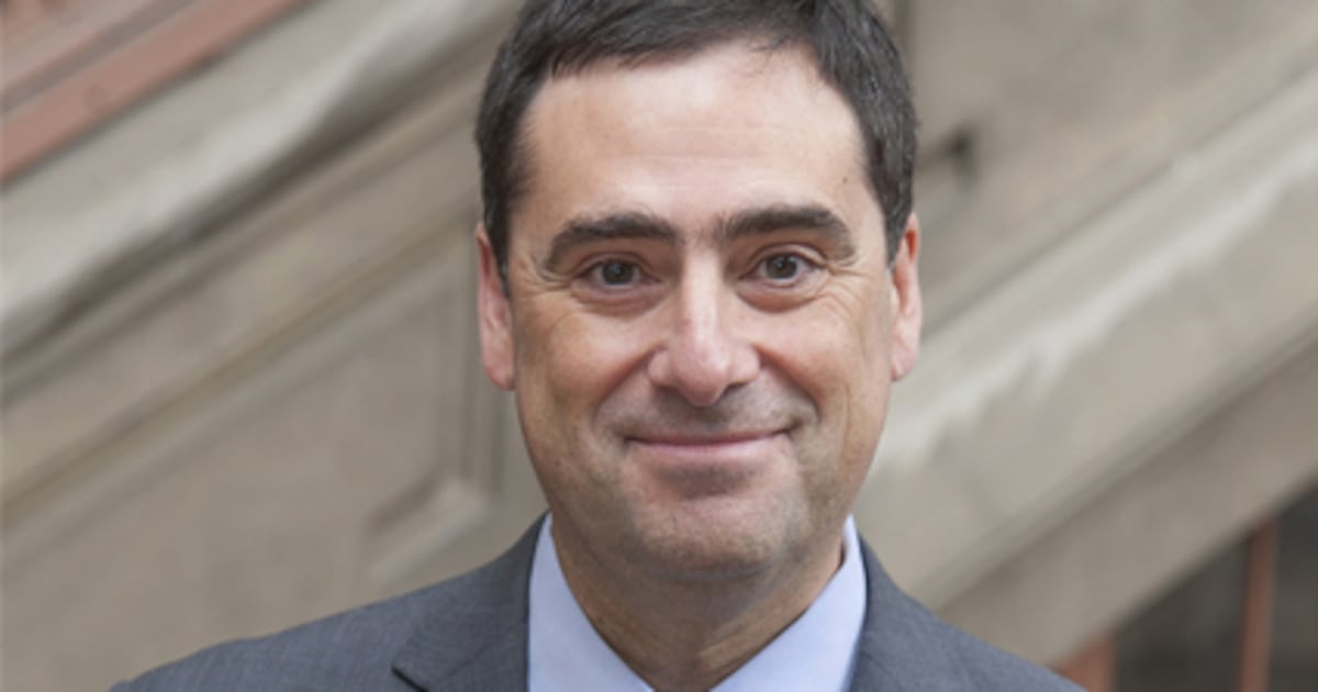 Alan Bronfman, experto en derecho parlamentario, plantea que el desafuero de Calisto dura hasta el 10 de marzo de 2026