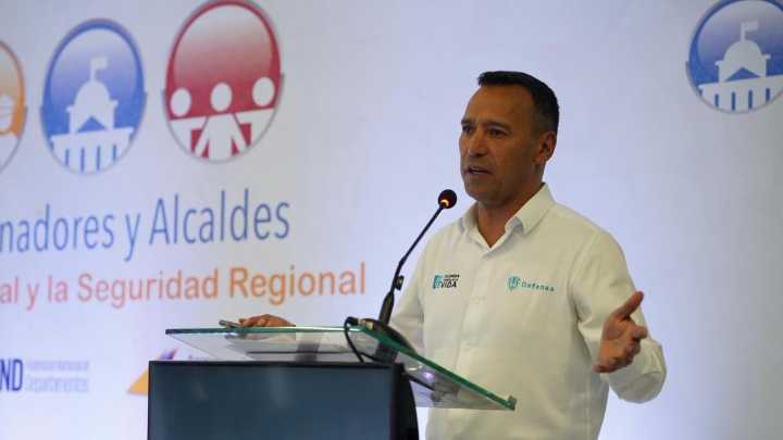 La respuesta del Ministro de Defensa sobre la posibilidad de que menores de edad estén siendo abatidos en bombardeos: 'Lo que mata no es la edad'