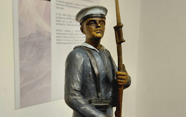 “Grandes Personajes de la Historia Naval”: la exitosa exposición del doctor Héctor Valdés llega a Punta Arenas