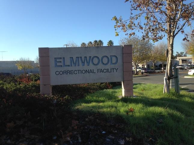 Man dies in custody at Elmwood Correctional Complex