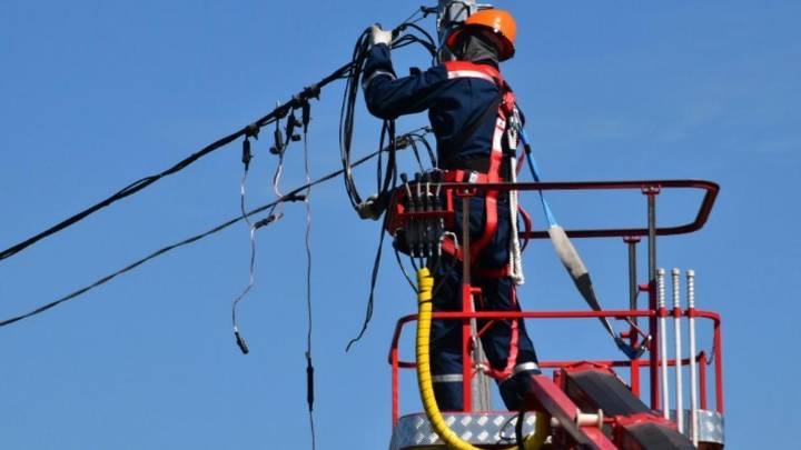 Cronoshare desvela los oficios con los salarios más altos en 2025: electricistas, fontaneros y carpinteros lideran el ranking