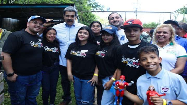 Maduro impulsa el fortalecimiento del Poder Popular en la comuna Parque Caiza