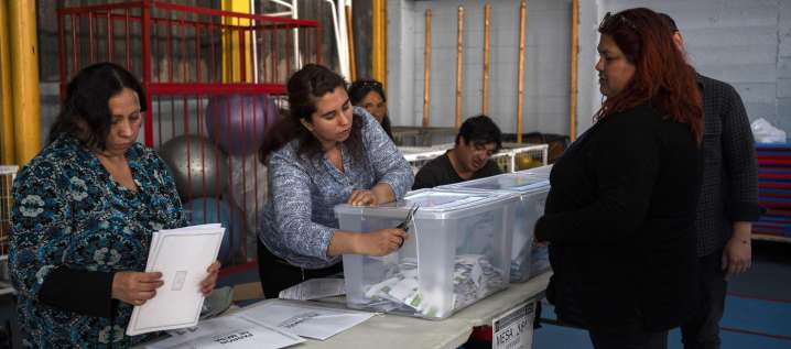 Chile cierra las urnas y comienza conteo de votos para definir presidente