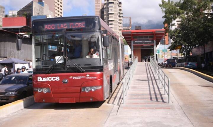 Multarán con 30 euros a los que circulen por vías del BusCaracas