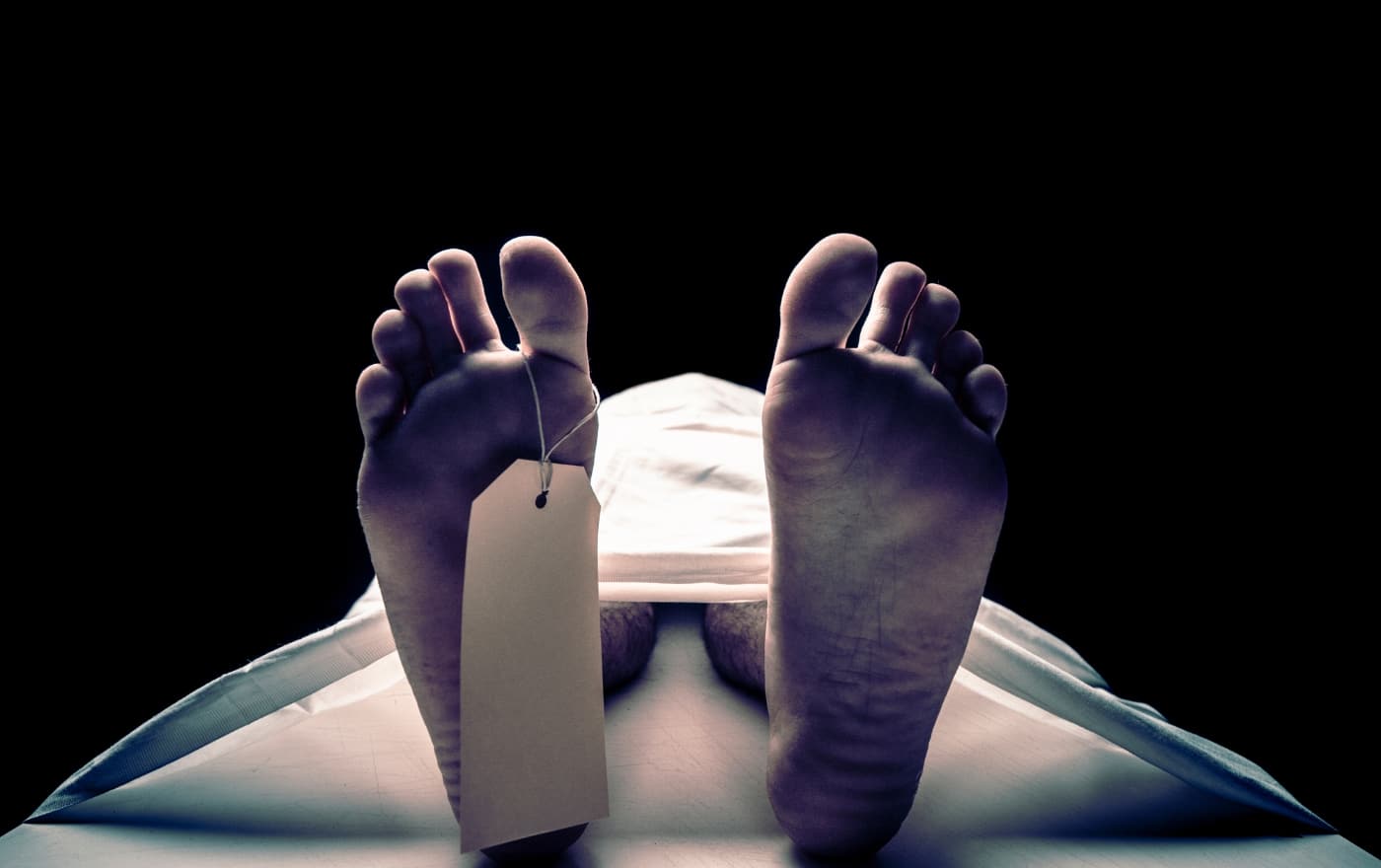 Encuentran hombre muerto en interior de vehículo