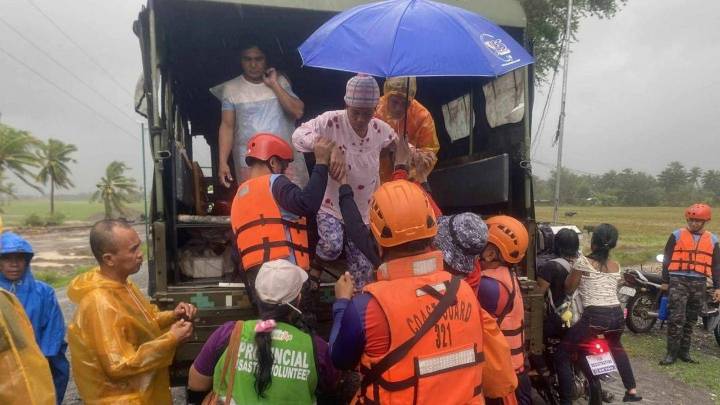 Typhoon Fung-wong blows away from the Philippines, leaving 2 dead and 1.4 million displaced