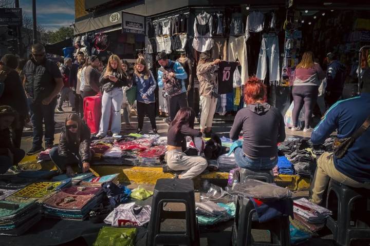 Brecha salarial en CABA: los trabajadores informales ganan casi 40% menos que los registrados