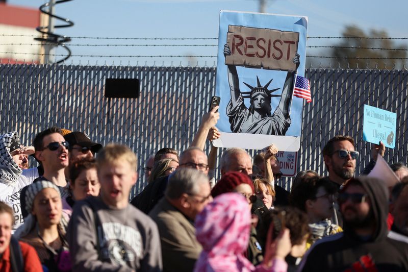 Federal prosecutors ask court to drop indictment of woman shot during deportation blitz in Chicago