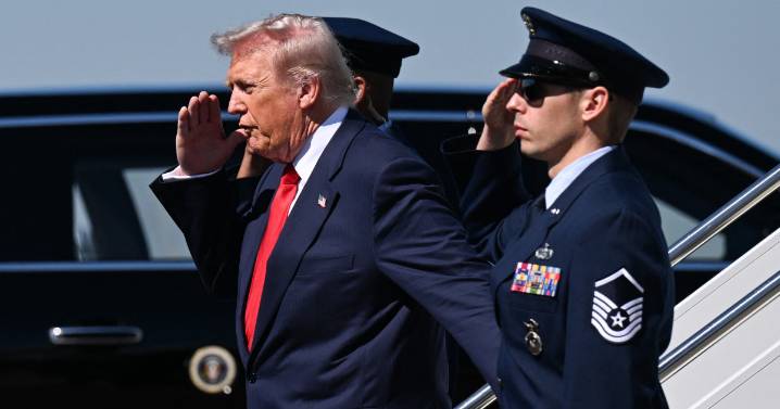 Trump afirma que considera todo tipo de operación militar para detener la masacre de cristianos en Nigeria