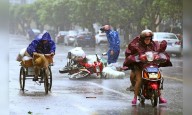 Over 100 dead, 200,000 evacuated as Typhoon Kalmaegi heads from Philippines to Vietnam