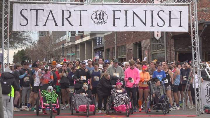 Downtown Knoxville Regal Turkey Trot celebrates 41 years with record