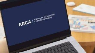 Golpe a la clase media: analizan eliminar Monotributo y bajar piso de Ganancias