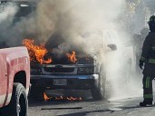 Le prende fuego a troca y huye; no hay lesionados