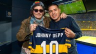 Johnny Depp estuvo presente ayer en La Bombonera y se sacó una foto con Riquelme