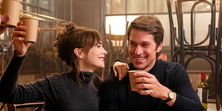 Lucas Bravo confirma un esperado cambio en su personaje de ‘Emily en París’: “¡Espero que hayamos atendido esa demanda!”