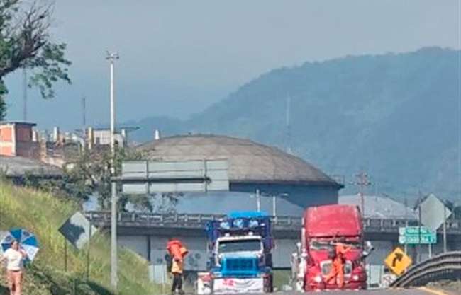 Retiran transportistas y agricultores algunos bloqueos