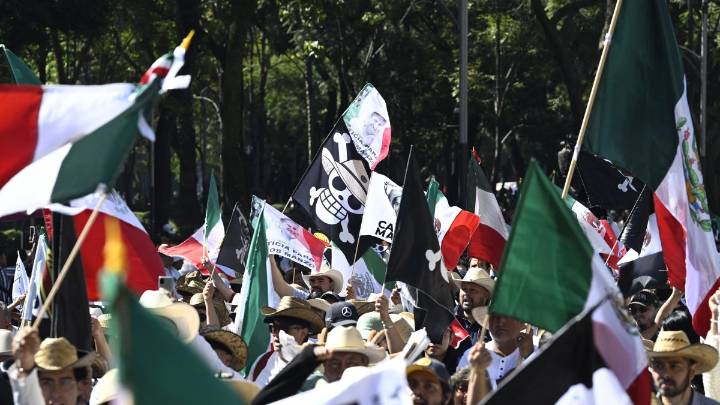 Caos en México: graves enfrentamientos entre manifestantes y las fuerzas del orden durante una protesta contra Sheinbaum