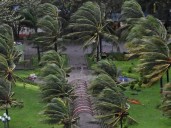 Death toll tops 140 in Philippines as typhoon heads towards Vietnam